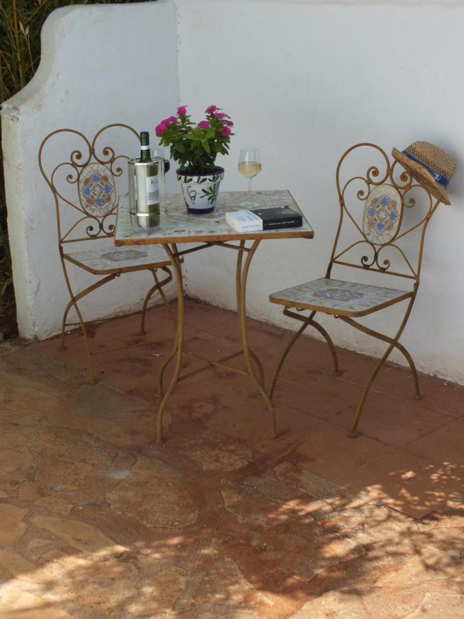 Buena Idea - Adults Only Bed & Breakfast ฆาลอน ภายนอก รูปภาพ