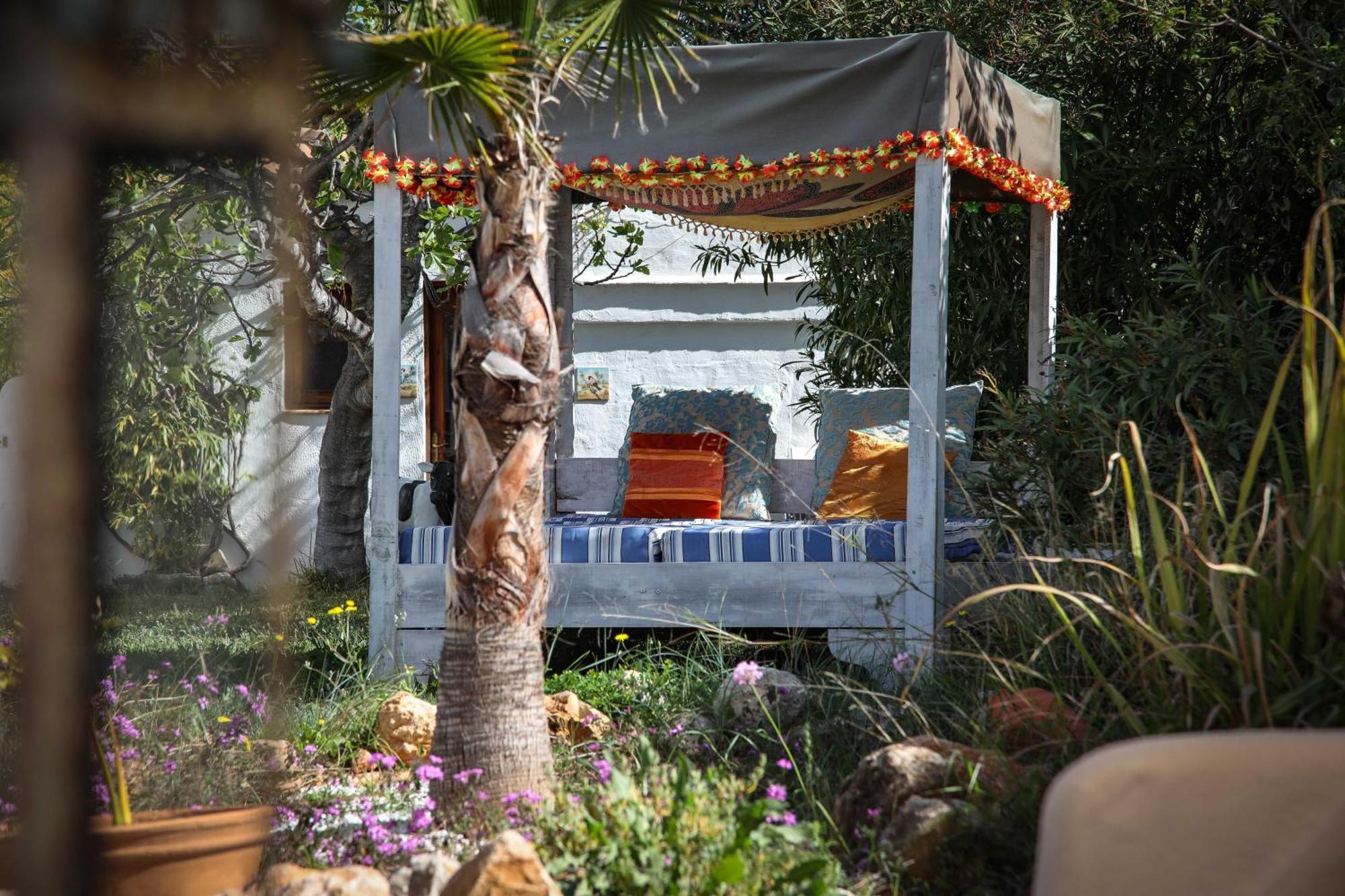 Buena Idea - Adults Only Bed & Breakfast ฆาลอน ภายนอก รูปภาพ